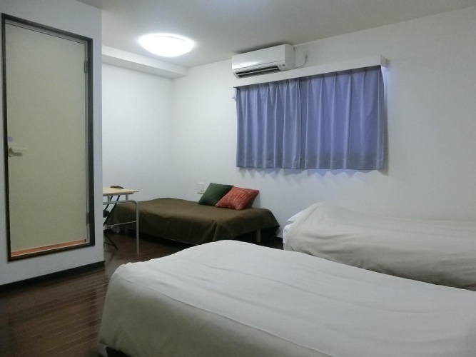 Western-Style Twin room
