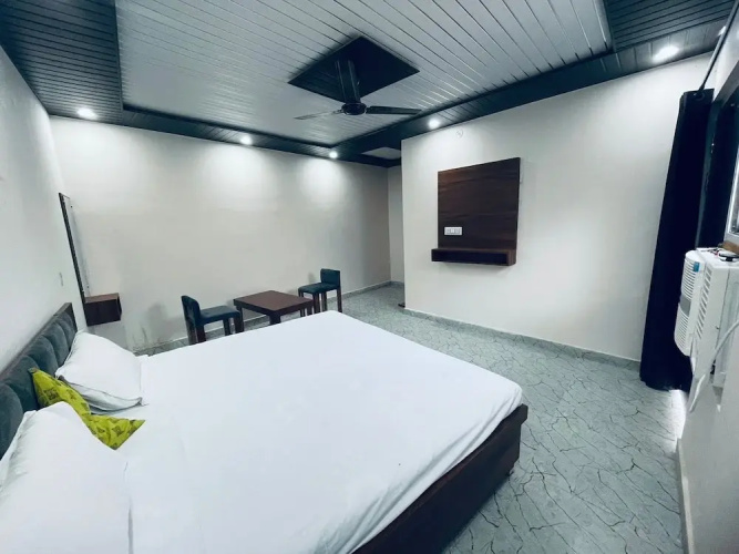 Ayodhya Dham Hotel By GRB