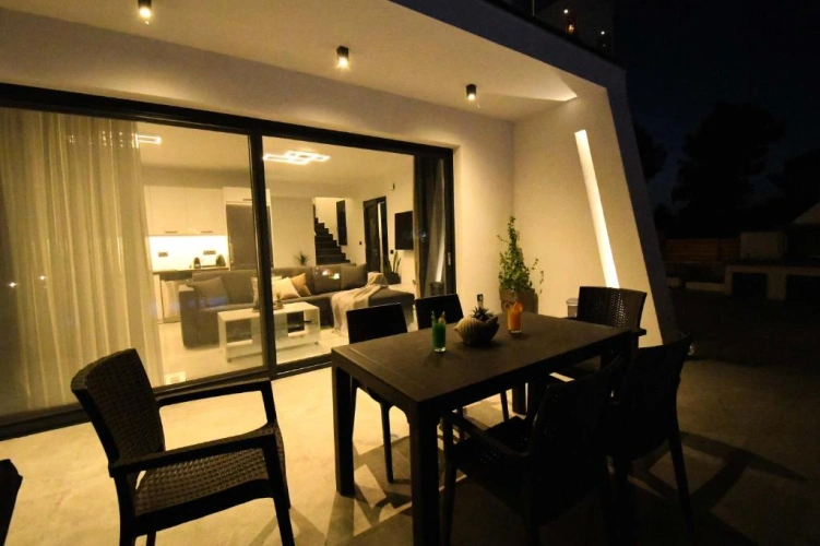 3 Bedrooms Villa