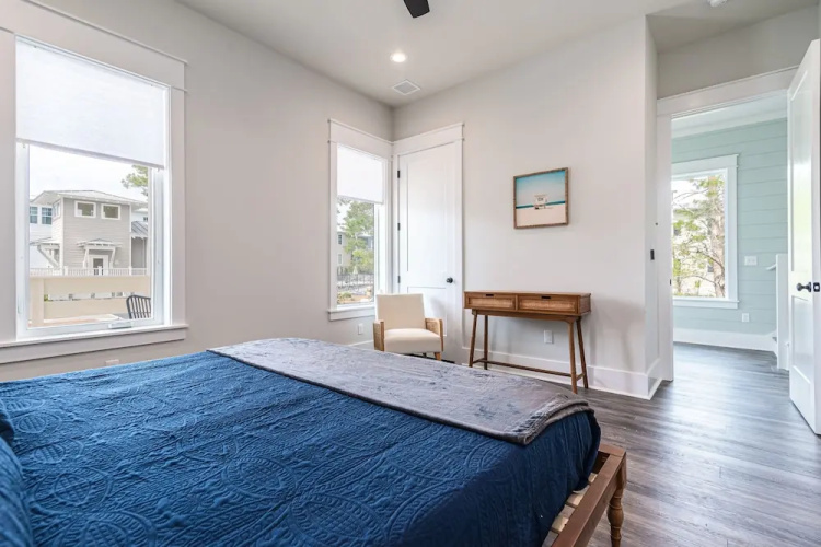 Lakeside Elegance Near Beach Access