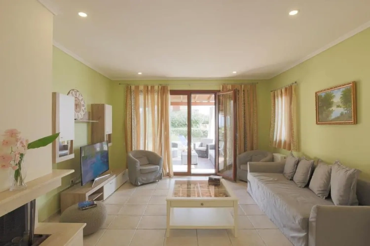 3 Bedrooms Villa