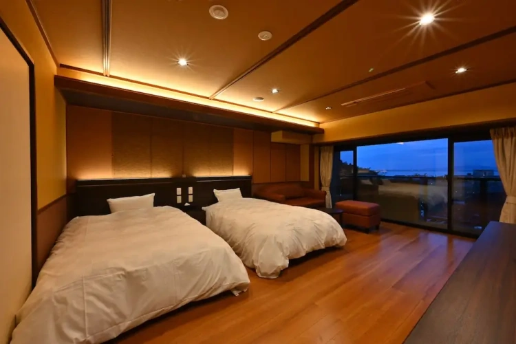 Standard Twin room with balcony