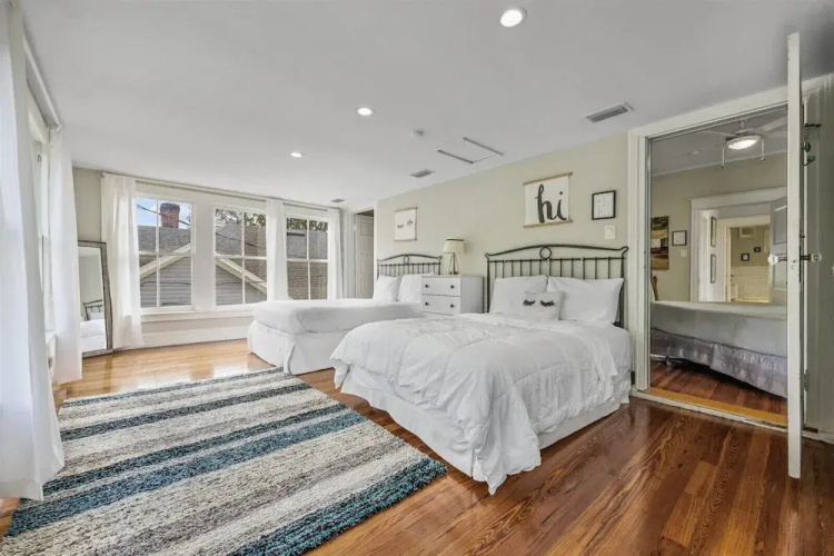 Casa Doble - Two Units, One Location!