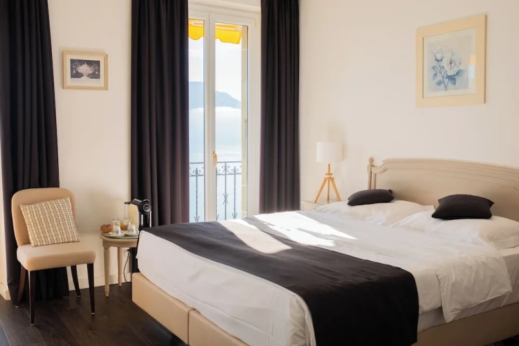 Standard Double room with balcony and with lake view