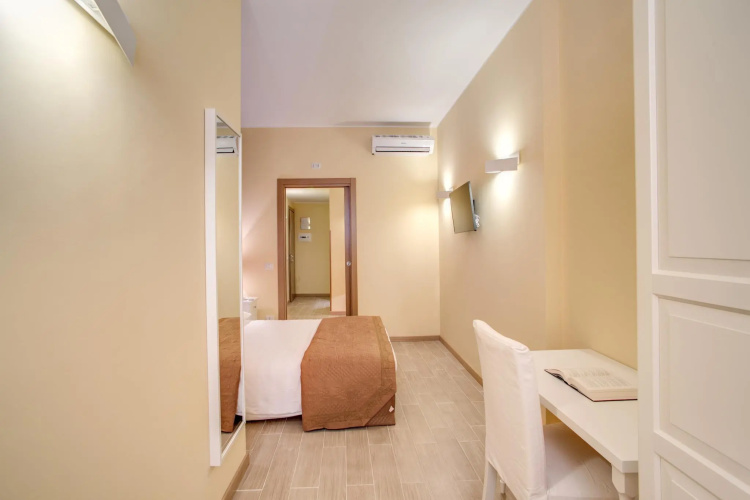 Top Floor Navona Guest House