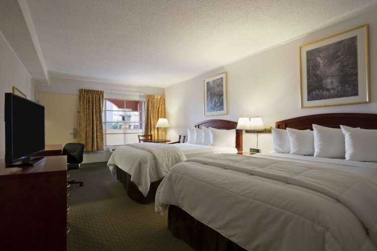 Business Quadruple room