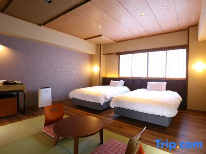 Standard Twin room with city view