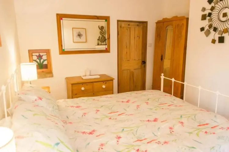 Host Stay Shoemakers Cottage
