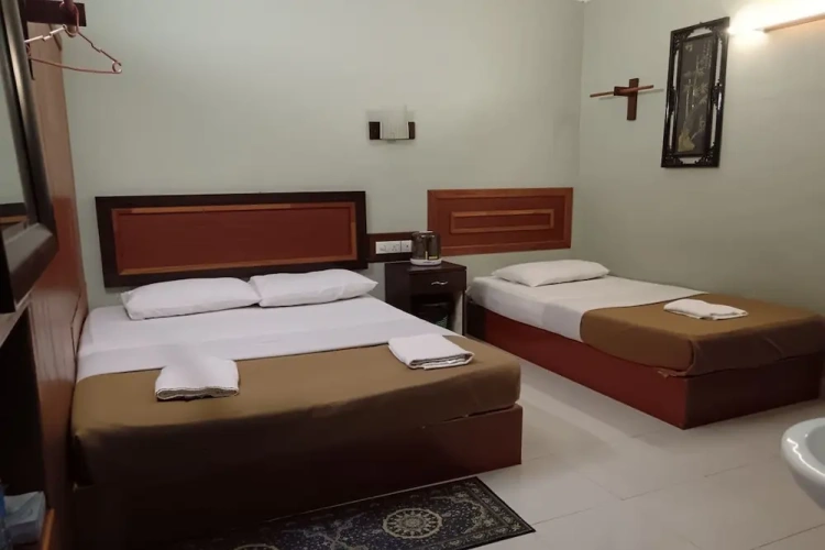 Standard Triple room