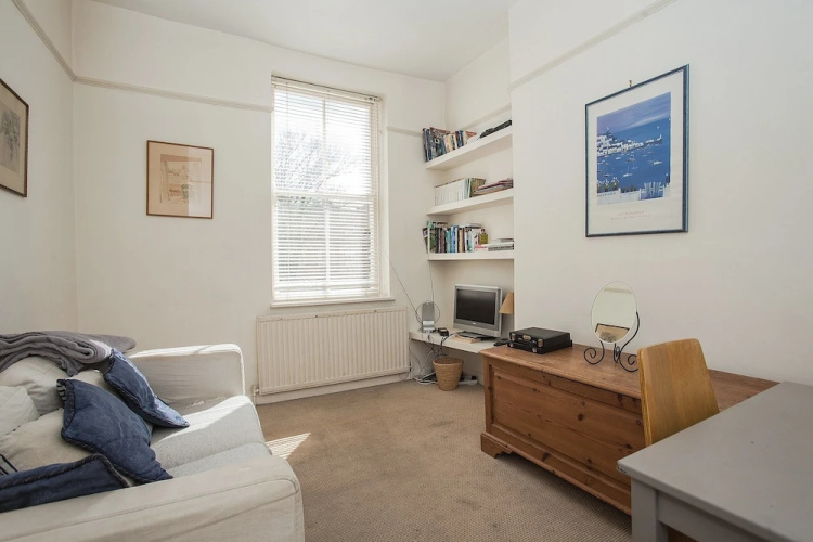Bright 1 Bedroom Flat in Oval