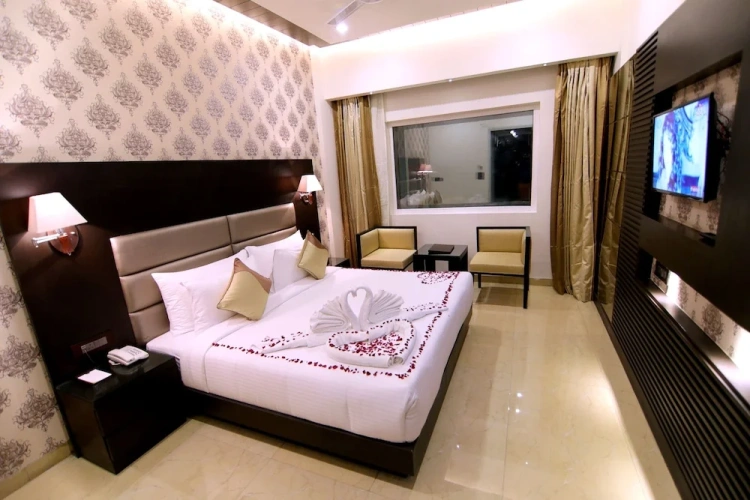 Deluxe Double room with city view