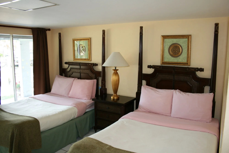 Flamingo Inn Bayside Suites
