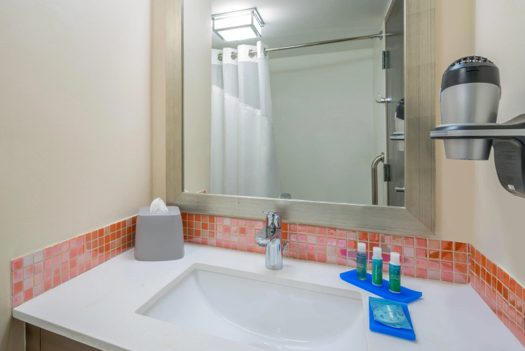 Holiday Inn Express & Suites Nassau photo 10