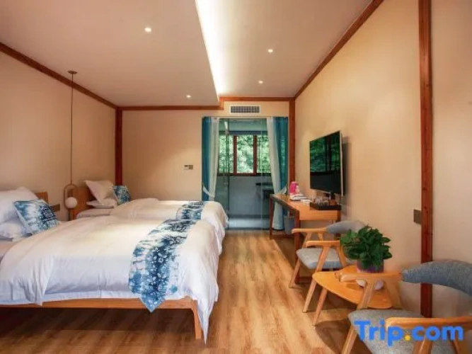 Standard Twin room with mountain view