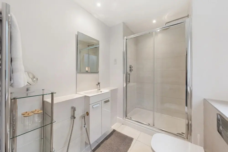 Modern 3Br Flat Quick Links To Ldn & Heathrow