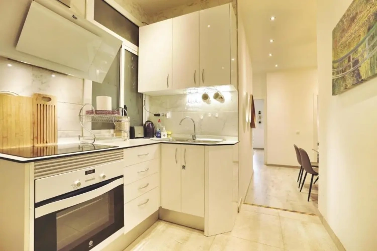 2 Bedrooms Apartment