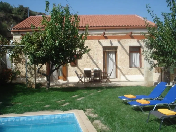 2 Bedrooms Villa