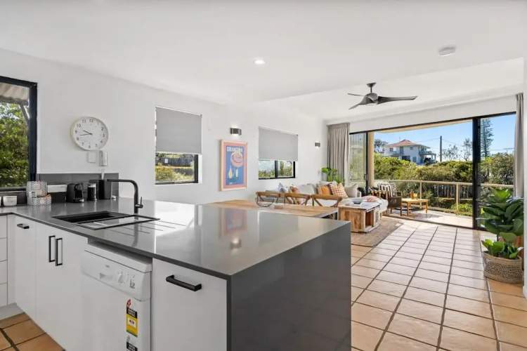 Pristine 2-bed Apartment With Pool and Balcony
