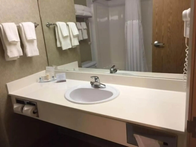Holiday Inn Express Salmon Arm