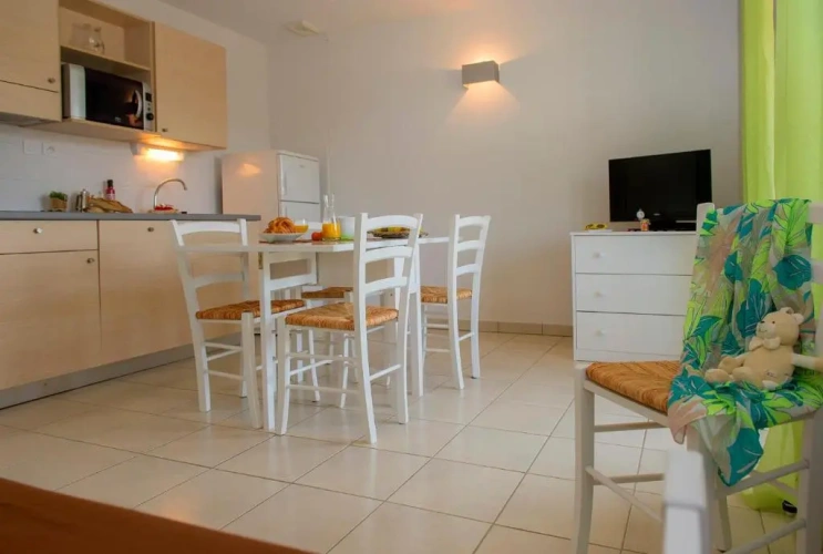 2 Bedrooms Apartment