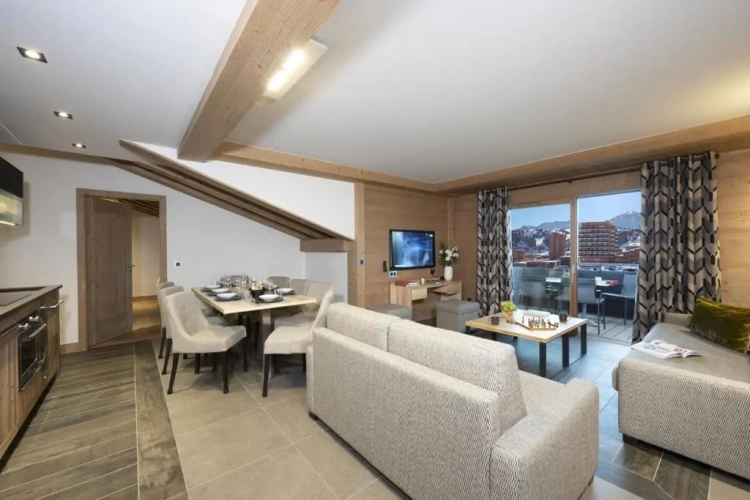 3 Bedrooms Apartment