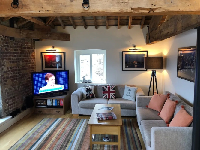 Riverside Penthouse Apartment