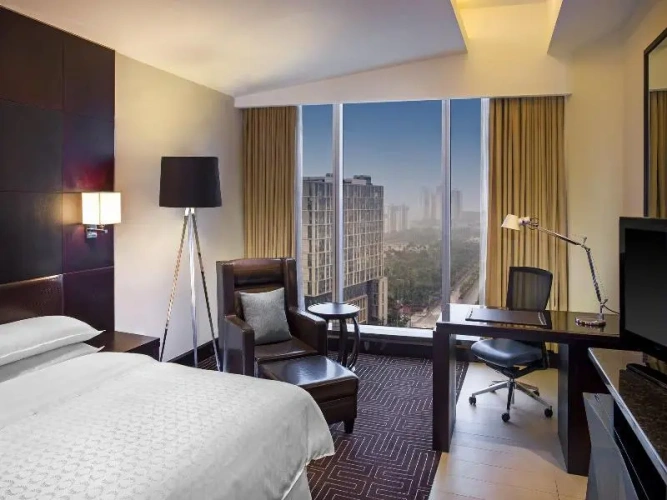 Standard Quadruple Club room with city view