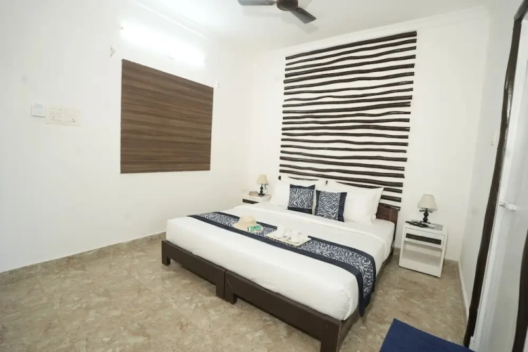 Deluxe room with balcony and with partial sea view