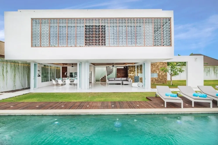 2 Bedrooms Villa