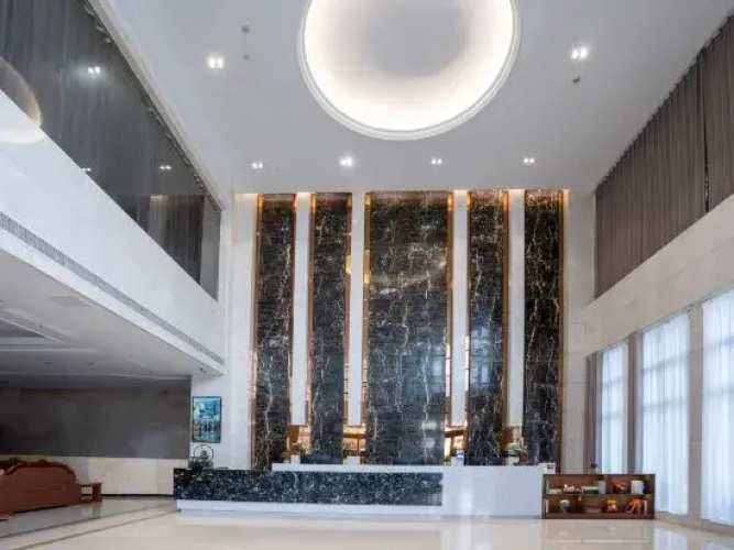 Head Holiday Hotel