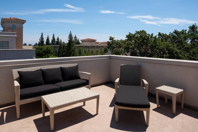 Double Suite with balcony and with courtyard view