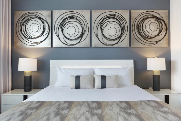 St012v: 10 Bed, Dinosaurs, Minions