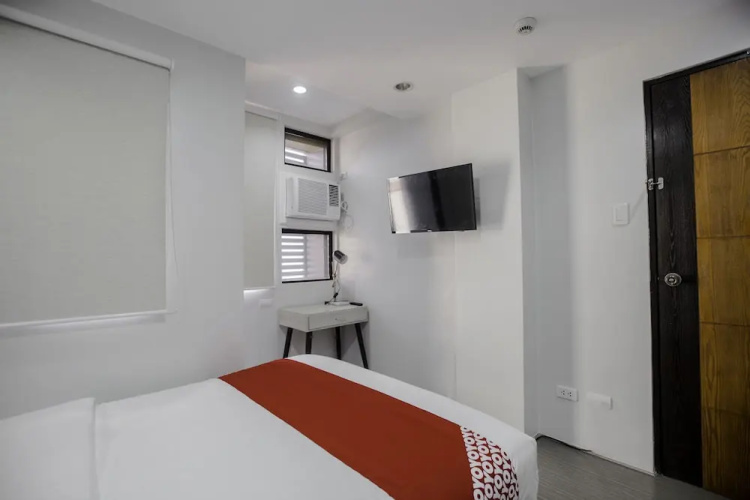 OYO 726 Sanchez Hotel