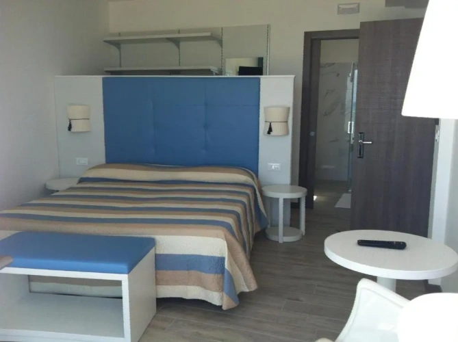 Deluxe Double room with balcony and with partial sea view