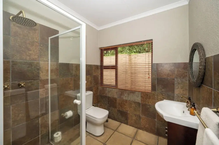 Bushbaby Valley Lodge