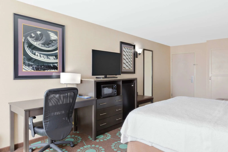 Spark by Hilton Bakersfield Central