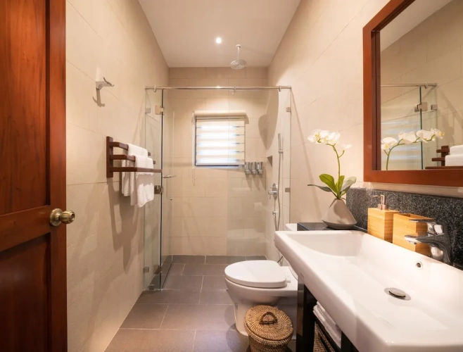 5 Bedrooms Luxury Villa