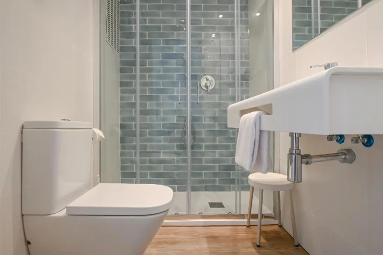 Standard Double room with partial sea view