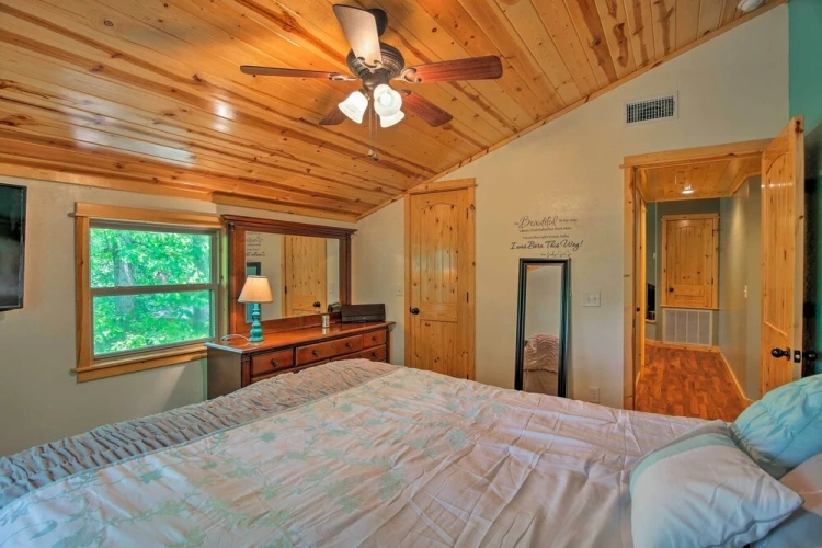6 Bedrooms Bed in Dorm