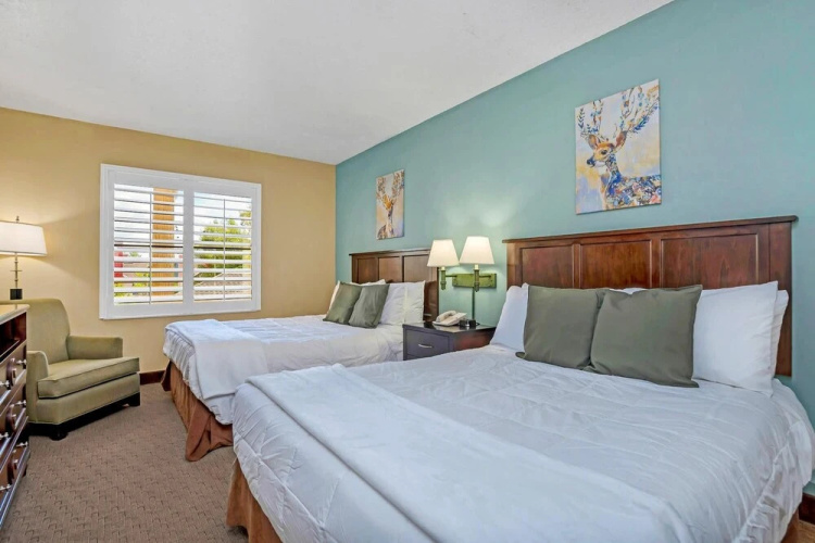 Near Disney - 1BR With Two Queen Beds - With Shared Pool and Hot Tub