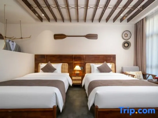 Standard Twin room with balcony