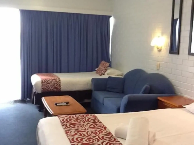 Standard Triple room