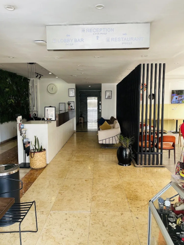 Cot Hotel