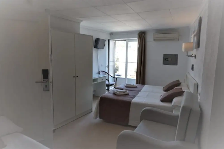 Standard Quadruple room with balcony