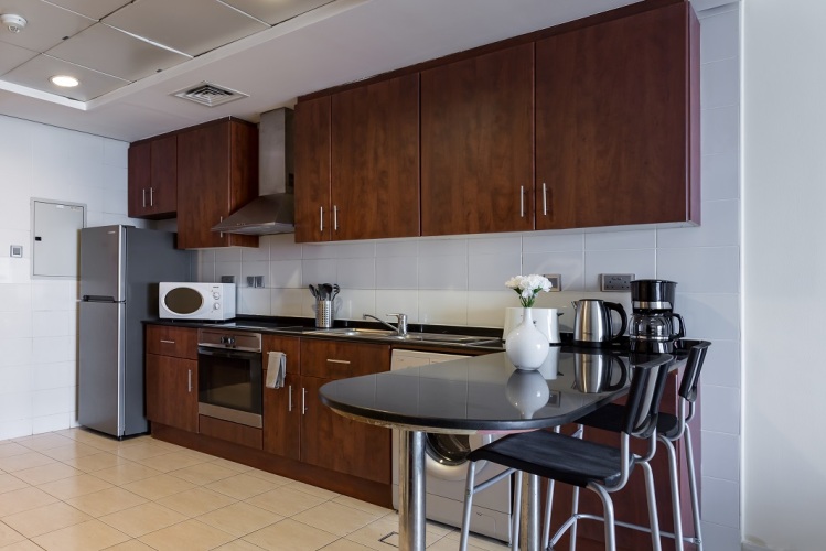 Lake views from 2 bedroom apartment in JLT - Image 15