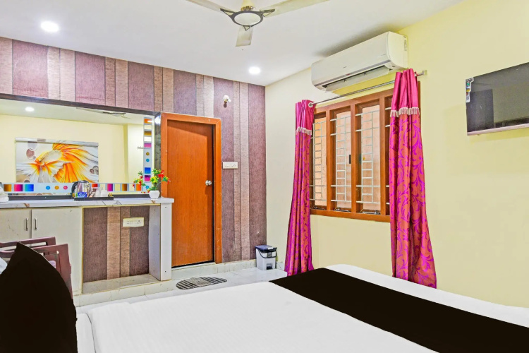 OYO 92953 Sri Navya Grand