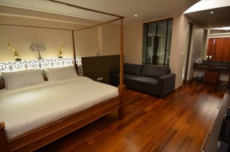 Le Siam Heritage, Silom