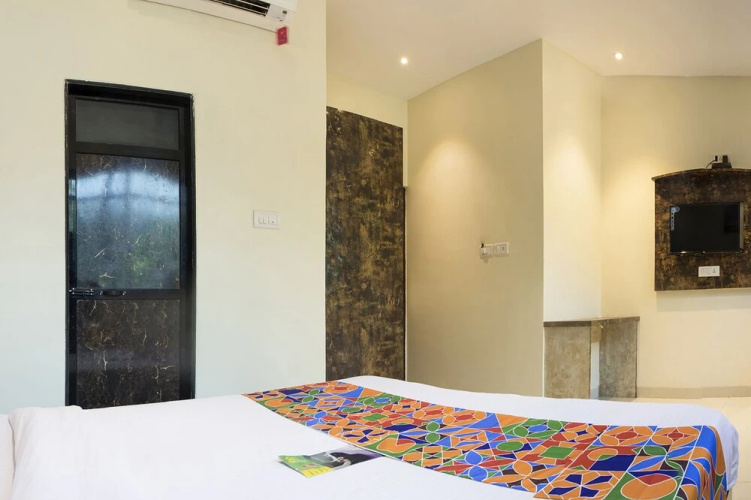 Hotel Embassy Grand