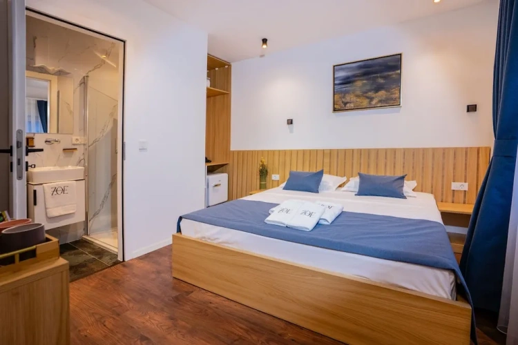 Deluxe Double room with city view