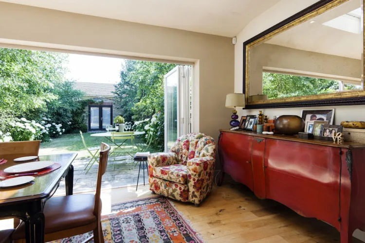 Exquisite East Acton Home close to Shepherds Bush